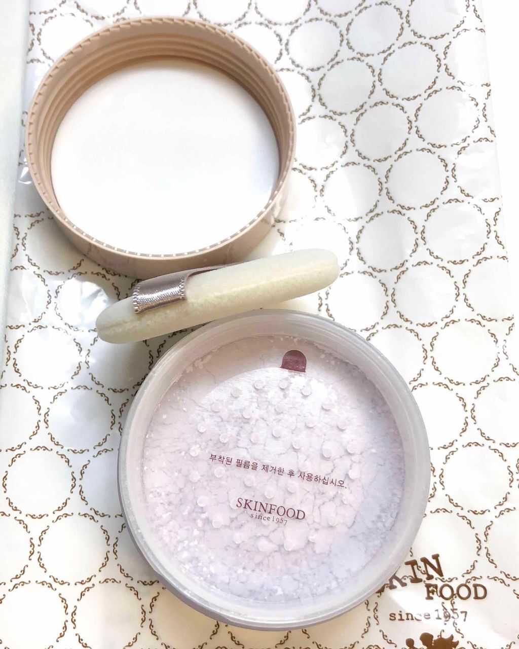 ブックウィートルースパウダー/SKINFOOD/ルースパウダーを使ったクチコミ(2枚目)