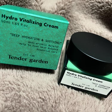 \\ Tender garden //

▫️ハイドロバイタライジングクリーム

疲れた肌に乾かない「ベルガモット」水分鎮静ライン💧

一日中輝く水分バリアでガラス玉のように透明感溢れる肌に🧏🏻‍♀️✨