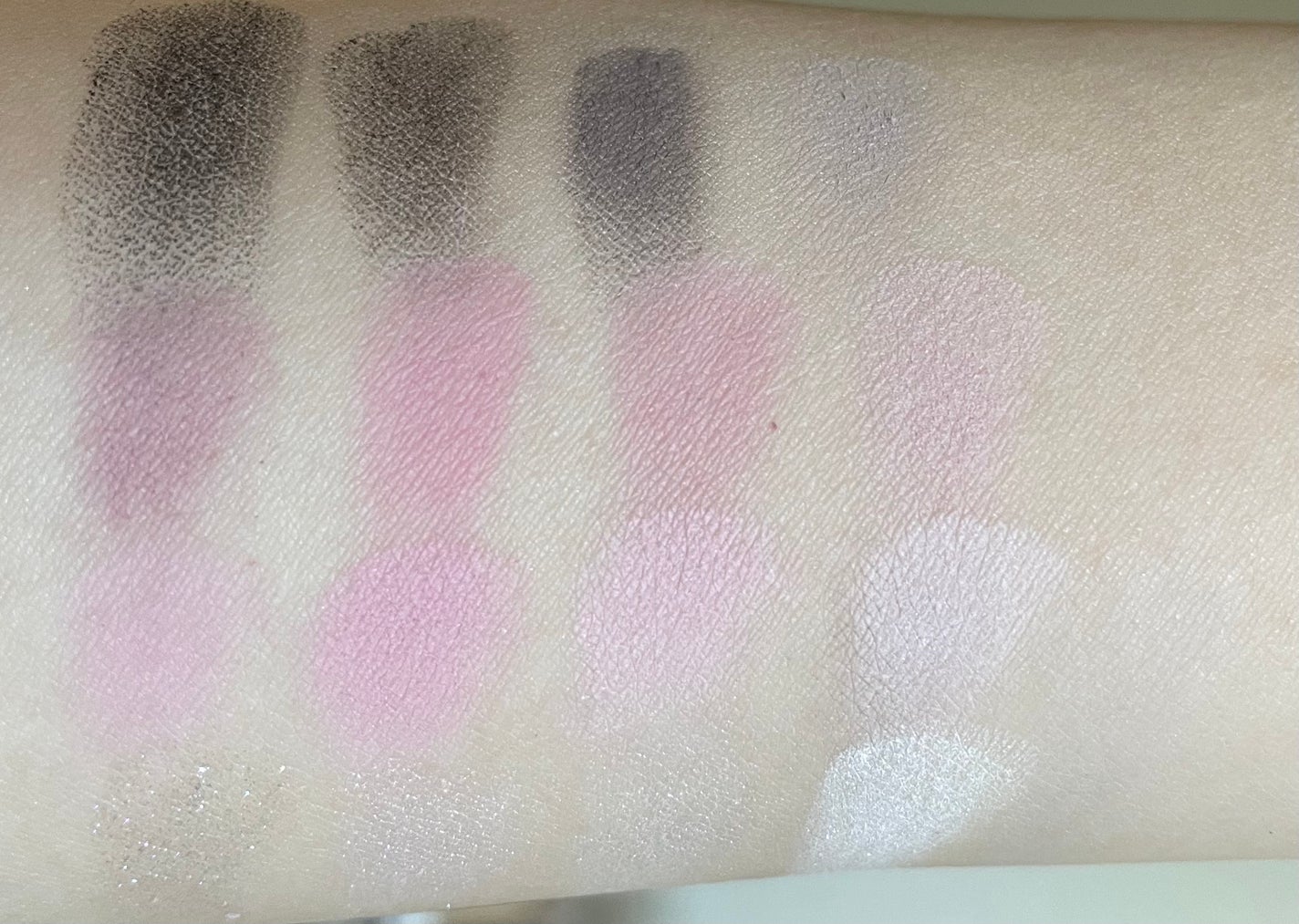 ソフトブラーリングアイパレット/wakemake/アイシャドウパレットを使ったクチコミ(2枚目)