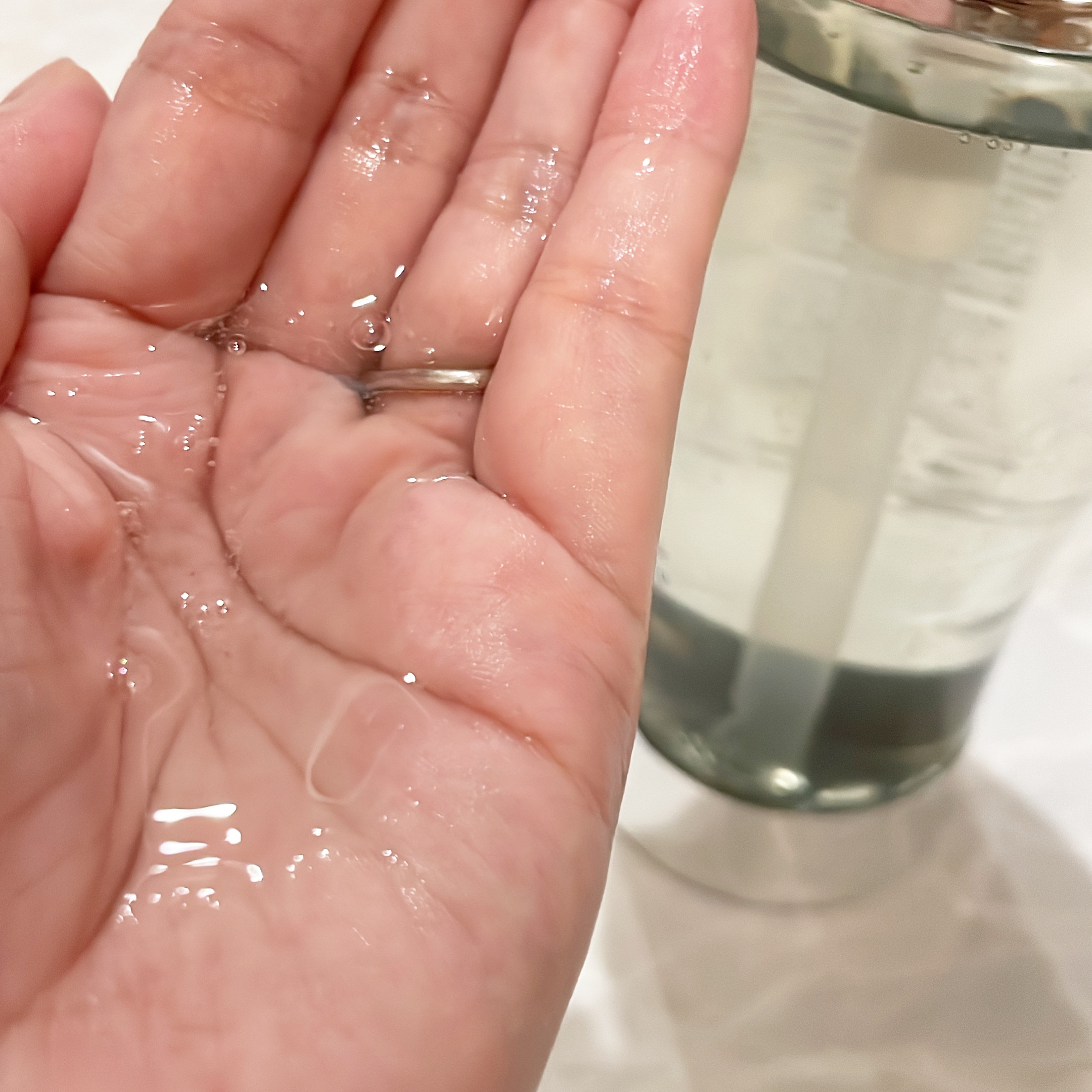 THERATIS ドリーミー モイスト シャンプー/ヘアトリートメントのクチコミ「／
寝ている間に補修成分がしみ込み、
うねり・寝ぐせを抑制する新ナイトリペアヘアケア
＼

新.....」（3枚目）