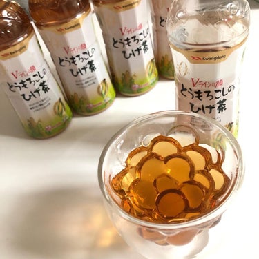 アイリスオーヤマ とうもろこしのひげ茶のクチコミ「容量340ｍｌのペットボトル入りお茶。コーンをイメージしたイラストに、ボタニカルなデザインでこ.....」（3枚目）
