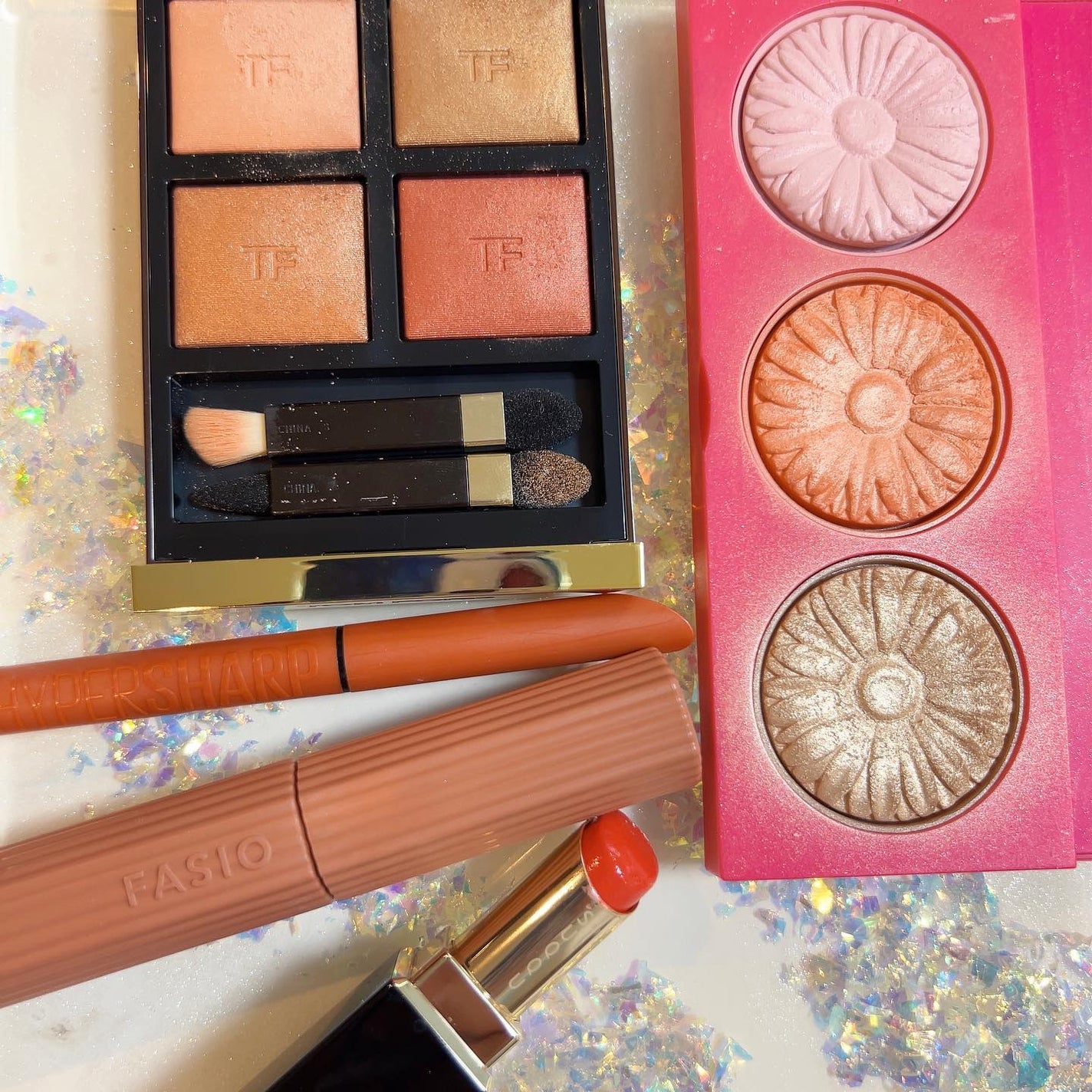 Joe on LIPS 「ピーチドーンをブラシで。チップ塗りより柔らかい印象になって好き..」(1枚目)