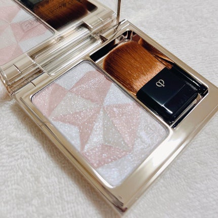 クレ・ド・ポー ボーテ レオスールデクラ/クレ・ド・ポー ボーテ/パウダーハイライトを使ったクチコミ(2枚目)