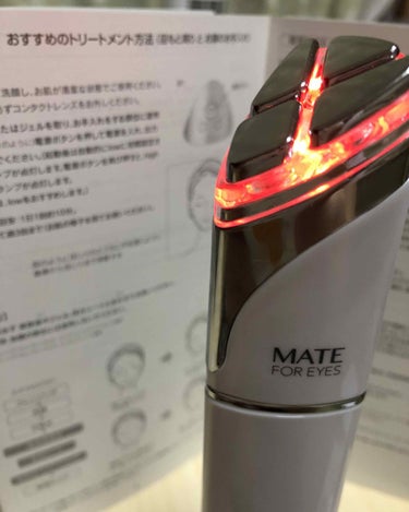 コードレスタイプの目元用美顔器です。一度の使用時間にも寄りますが、フル充電をすれば、かなり持ちます。
1台で、低周波、ラジオ波、イオン導入、EMSができるのが魅力。
私はクマが改善すれば良いなーと思