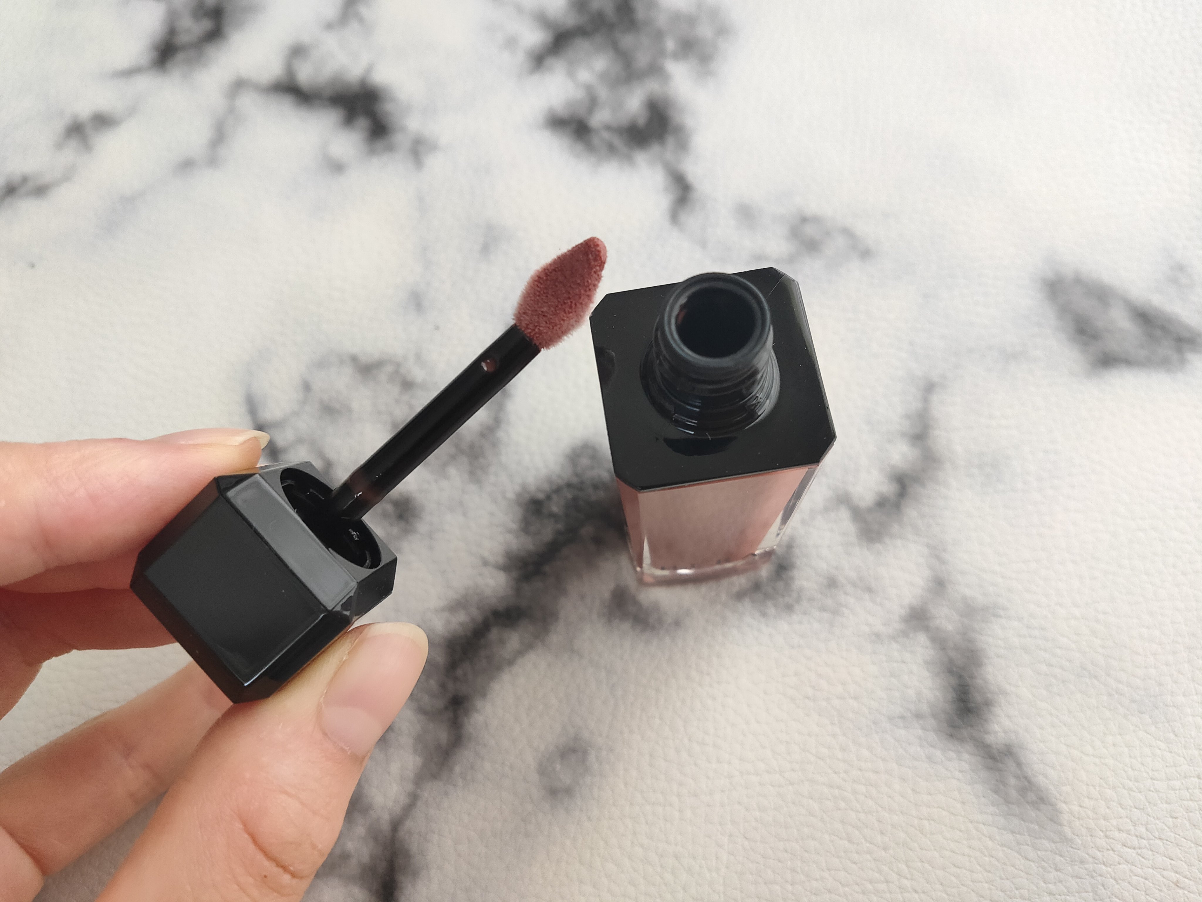 センシュアルヌードグロス/HERA/リップグロスを使ったクチコミ（2枚目）