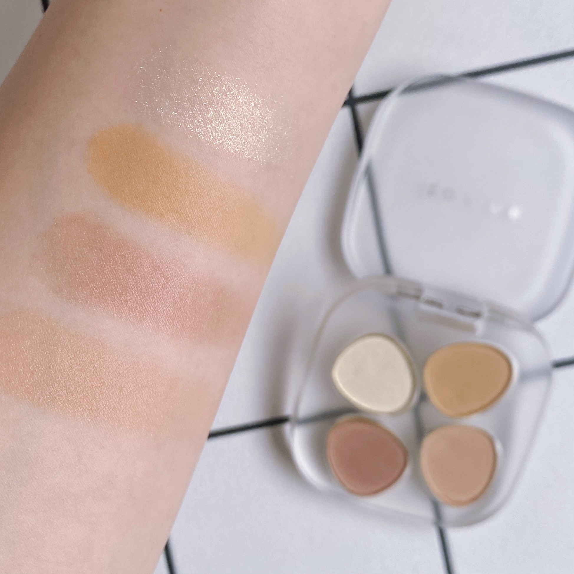 トーン ペタル フロート アイパレット/to/one/アイシャドウパレットを使ったクチコミ（3枚目）