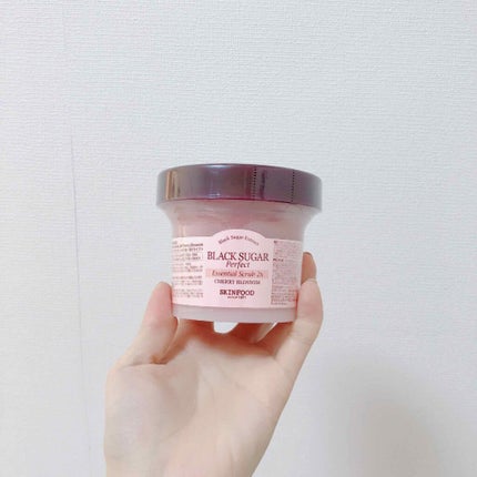 ブラックシュガー パーフェクトエッセンシャルスクラブ 2X チェリーブロッサム/SKINFOOD/洗い流すパック・マスクを使ったクチコミ(1枚目)