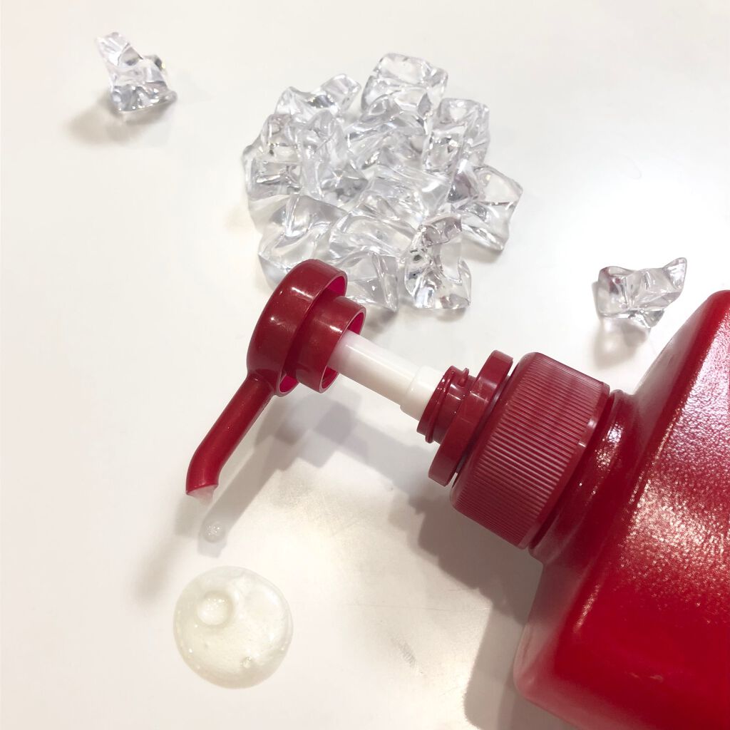 TSUBAKI プレミアムモイスト シャンプー／ヘアコンディショナーのクチコミ「容量490ｍｌのプッシュ式ポンプボトル。ボトルとボトルを合わせるとシャンプーの泡のようないや、.....」（1枚目）