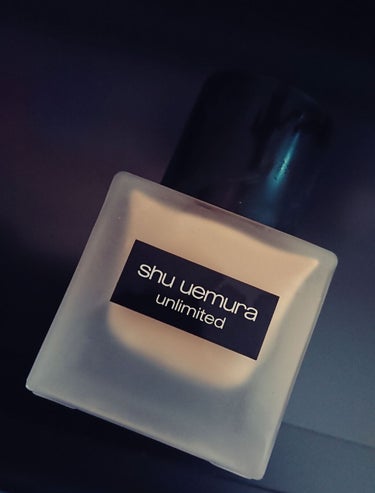 前回LANCOMEのリキッドファンデを購入しましたが、shu uemuraのリキッドファンデも迷っていたので比べる為に購入しました。

カラーは標準の564。

つけた感じはサラッとしている感じでLAN