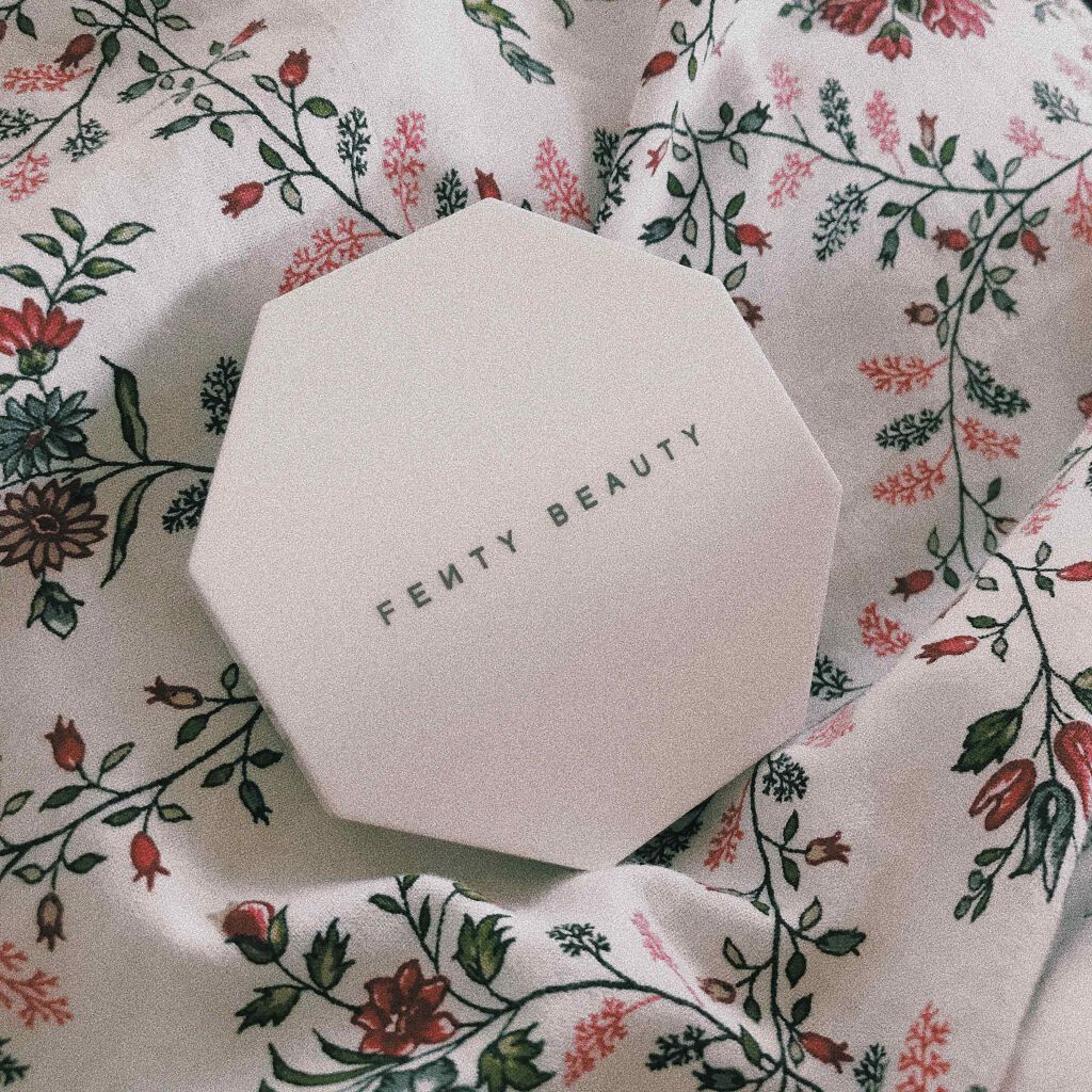 暇人えむの部屋 on LIPS 「FENTYBEAUTYリアーナ様のプロデュースこれはハイライト..」(1枚目)