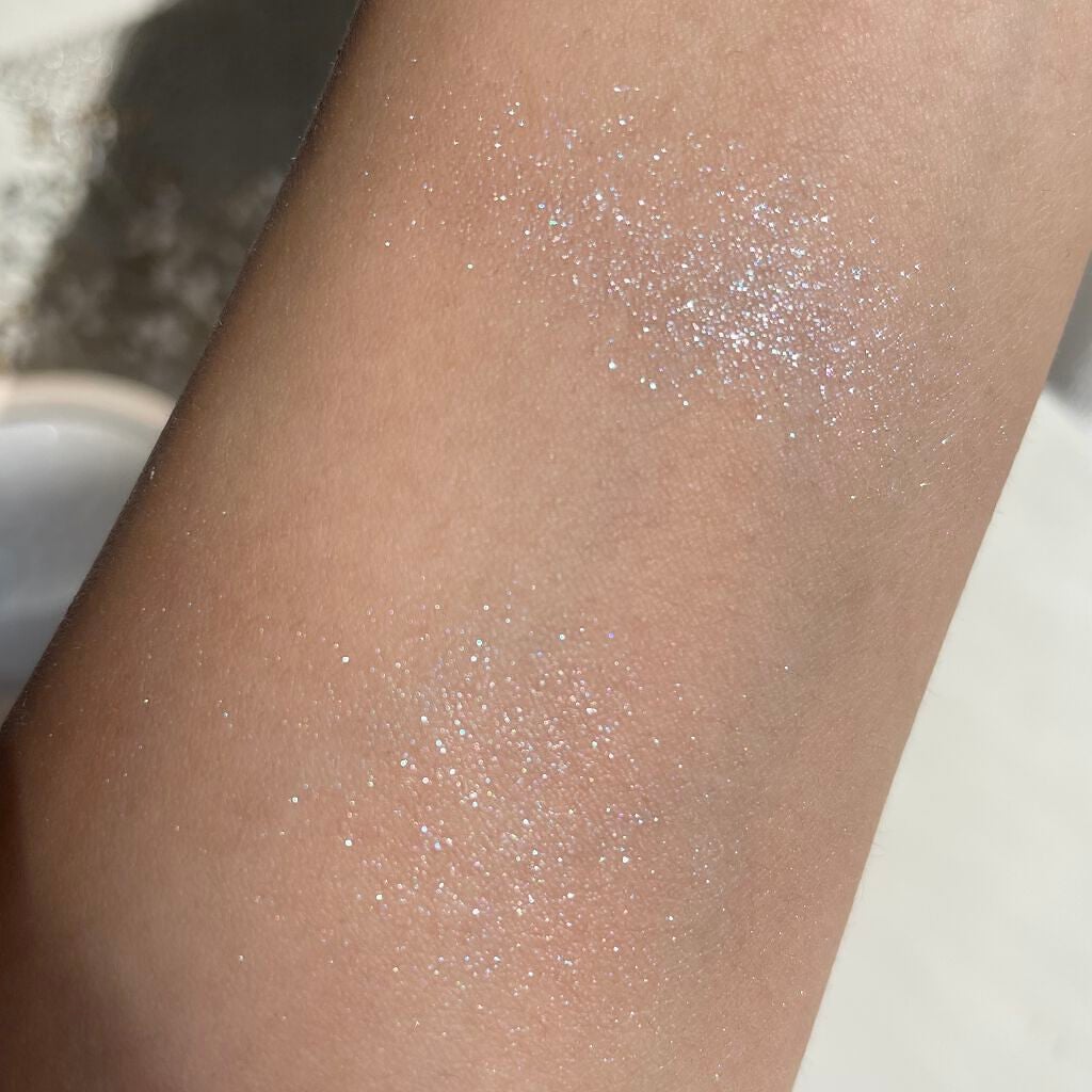 Dior Beauty Lovers on LIPS 「偏光パールが、肌に自然な輝きを与えるハイライター「ディオールス..」(5枚目)