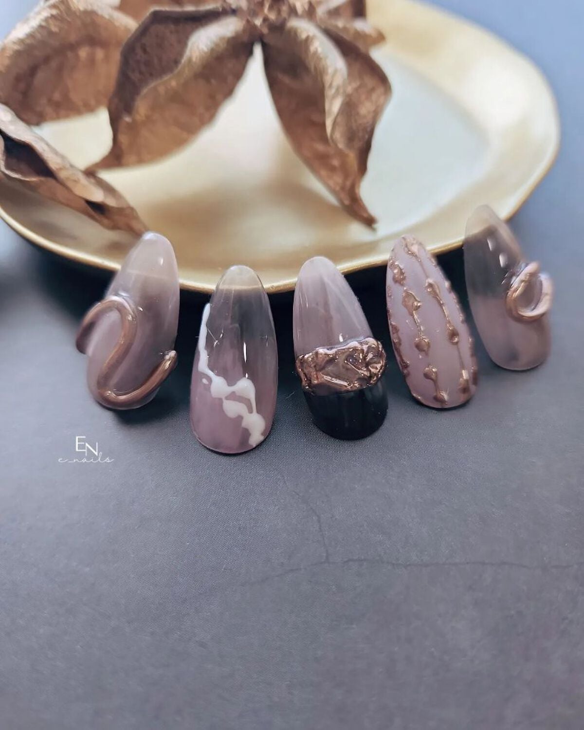 e_nails//フォロバ◎//ネイルとコスメ好きママ on LIPS 「#大人綺麗めネイル@natural__trend様のソリッドジ..」(2枚目)