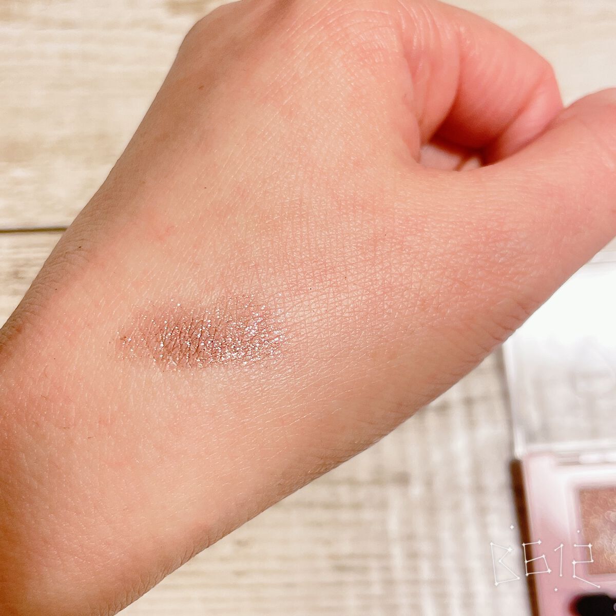 フーミー シングルラメシャドウ/WHOMEE/単色アイシャドウを使ったクチコミ(4枚目)