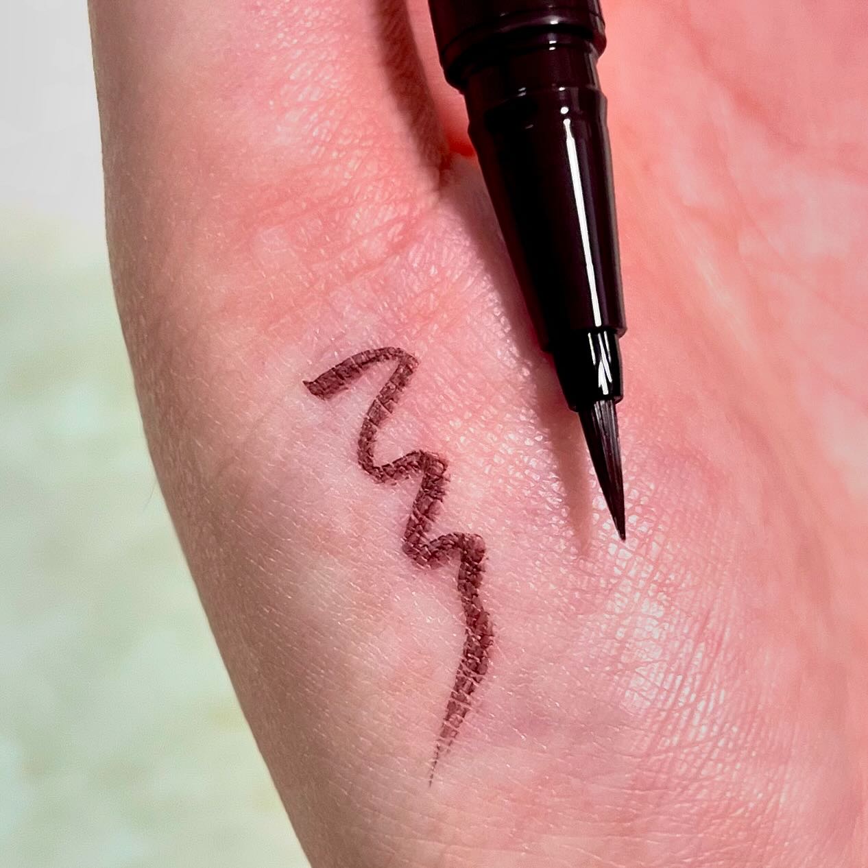 シルキーリキッドアイライナーWP ダークフィグ/D-UP/リキッドアイライナーを使ったクチコミ（3枚目）