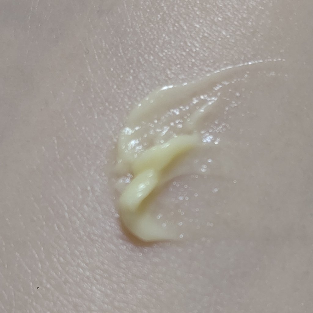 BOBBI BROWN ビタエンリッチド アイ ベースのクチコミ「BOBBI BROWN ビタエンリッチド アイ ベース アイクリーム

柑橘系の香り？がほんの.....」（3枚目）