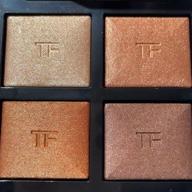 アイ カラー クォード 04A サスピション/TOM FORD BEAUTY/パウダーアイシャドウを使ったクチコミ（2枚目）