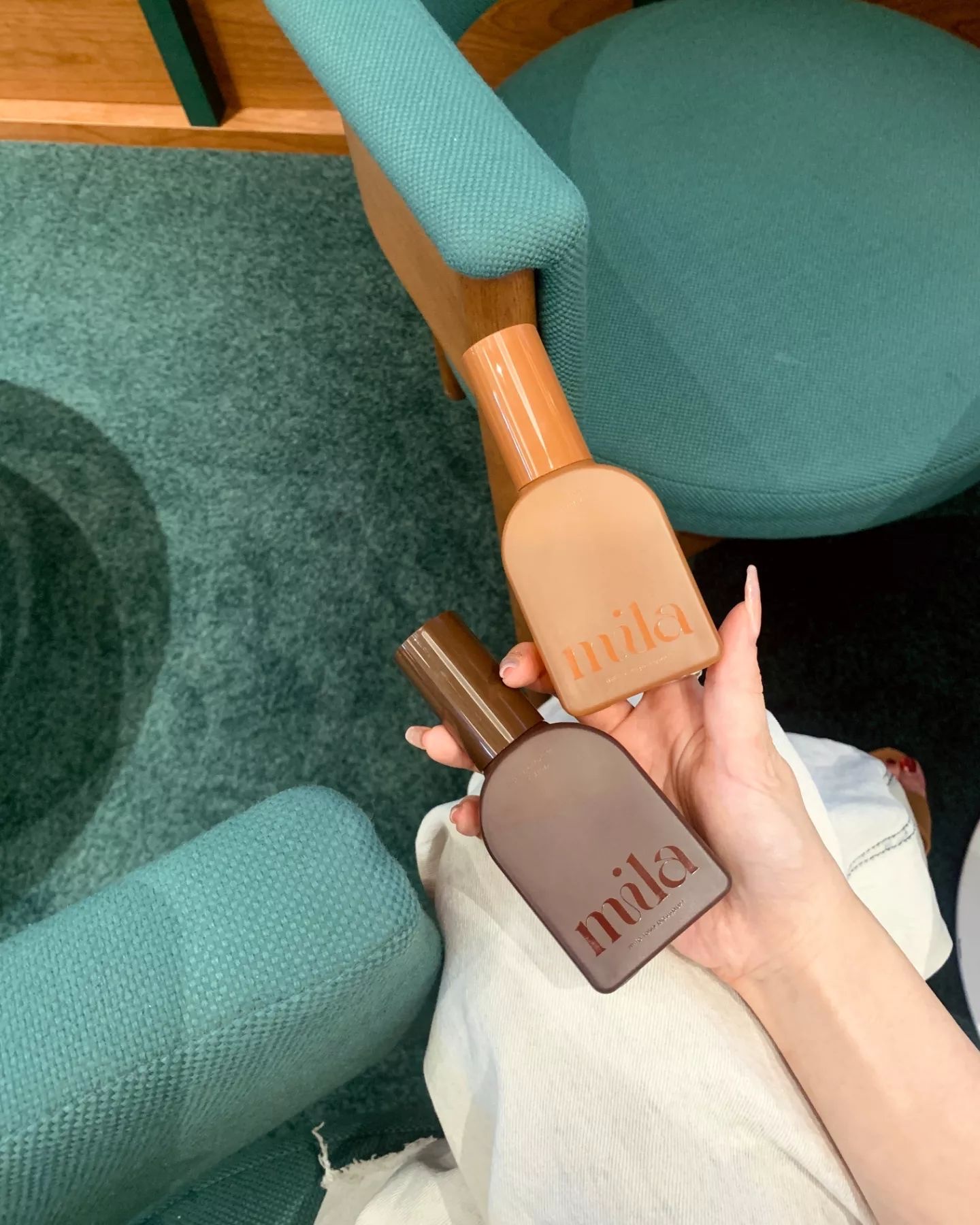 🧸🤎
@mila_lovepassport 
ㅤ
先日のFITSコーポレーション展示会にて
オーダーさせて頂いたアイテム
ㅤ
ヘアオイルとヘアミスト
髪だけでなく全身に使えるので
香水代わりに使うのが最近のお気に入り
自然に香る香り🌿