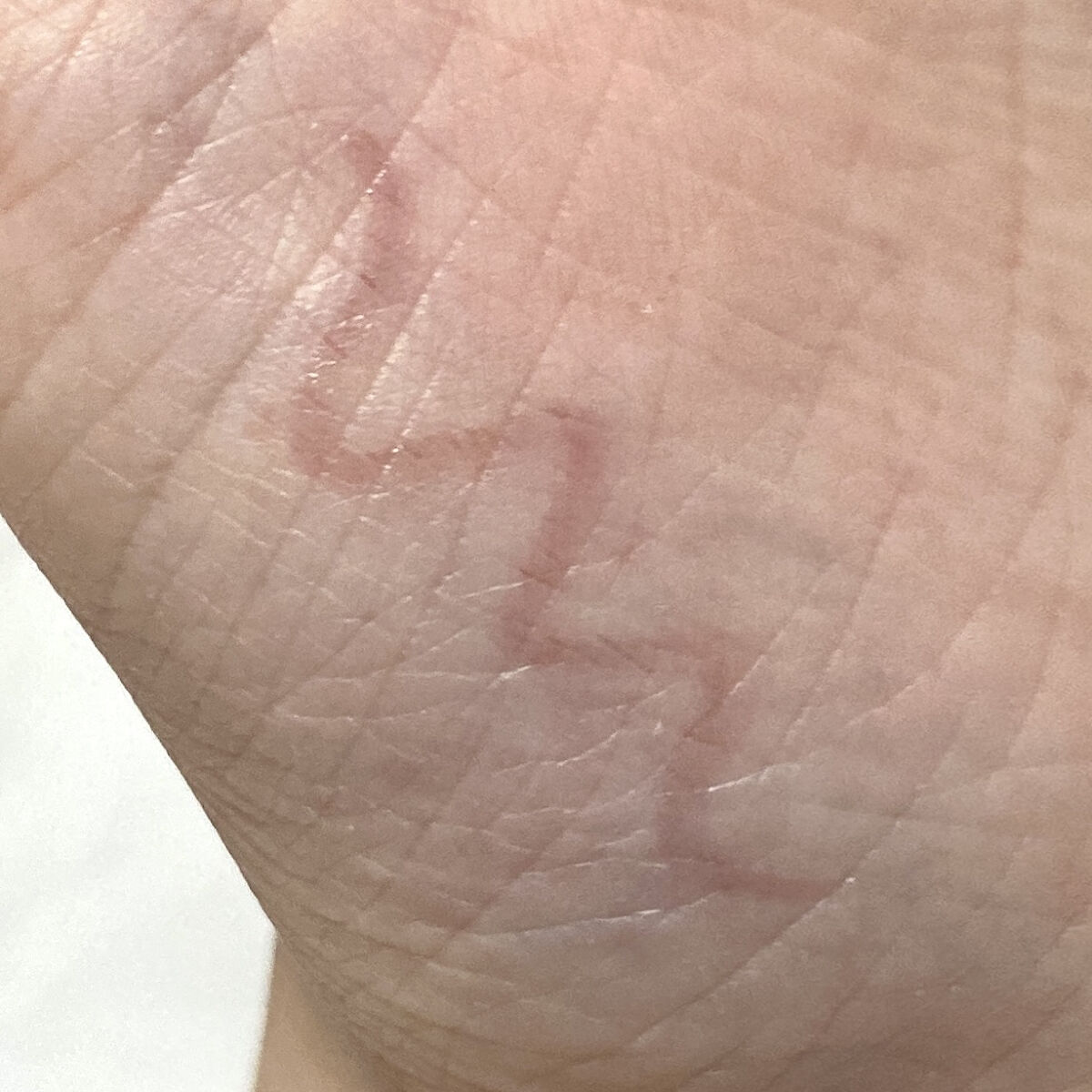 ヒロインメイク 影色シークレットアイライナー SPキープのクチコミ「ヒロインメイクから影用ライナーが登場！

肌なじみの良いピンクベージュで
ナチュラルに血色感を.....」（2枚目）