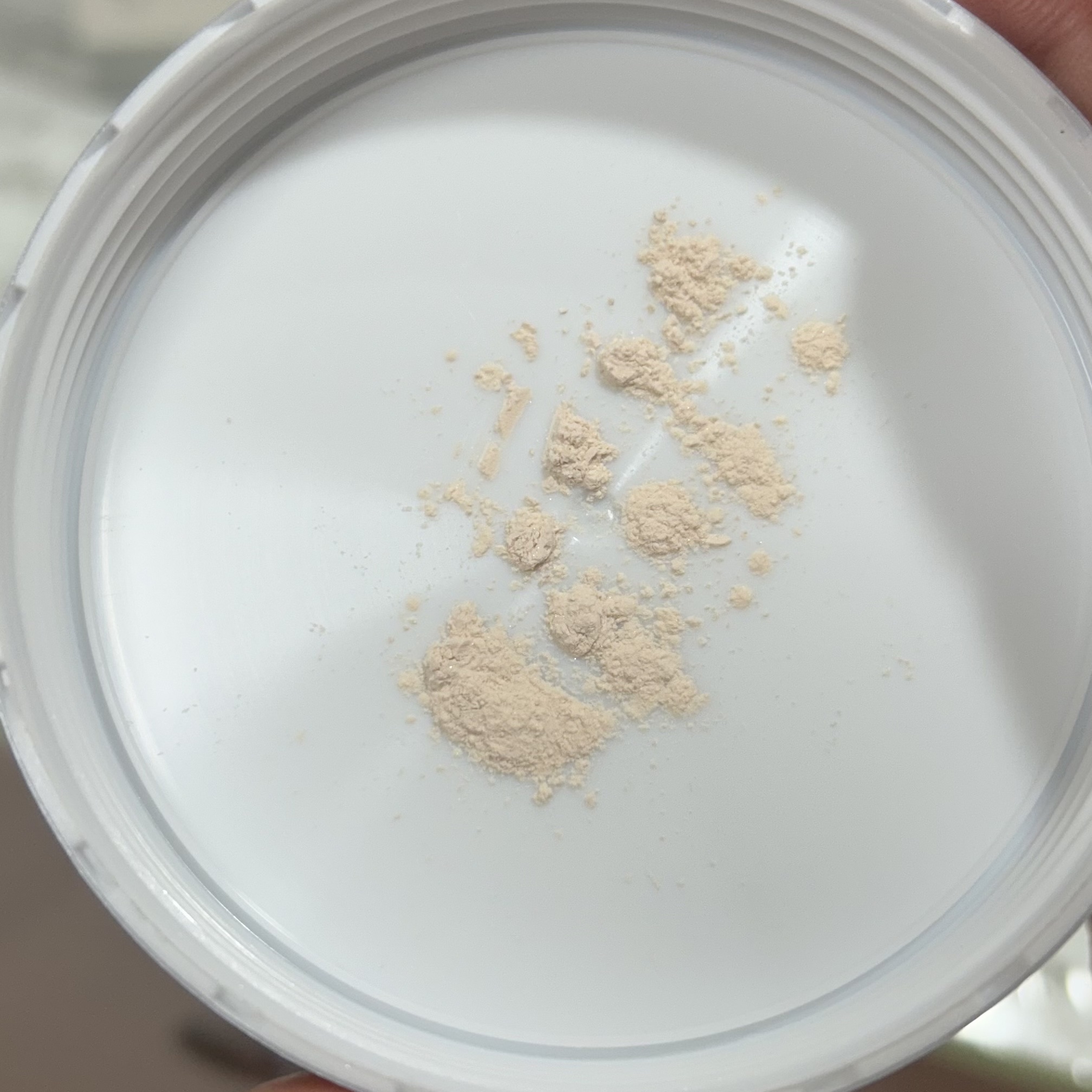 スージー エキスパート マイクロエアリーパウダーＦ/SUSIE N.Y./ルースパウダーを使ったクチコミ（2枚目）