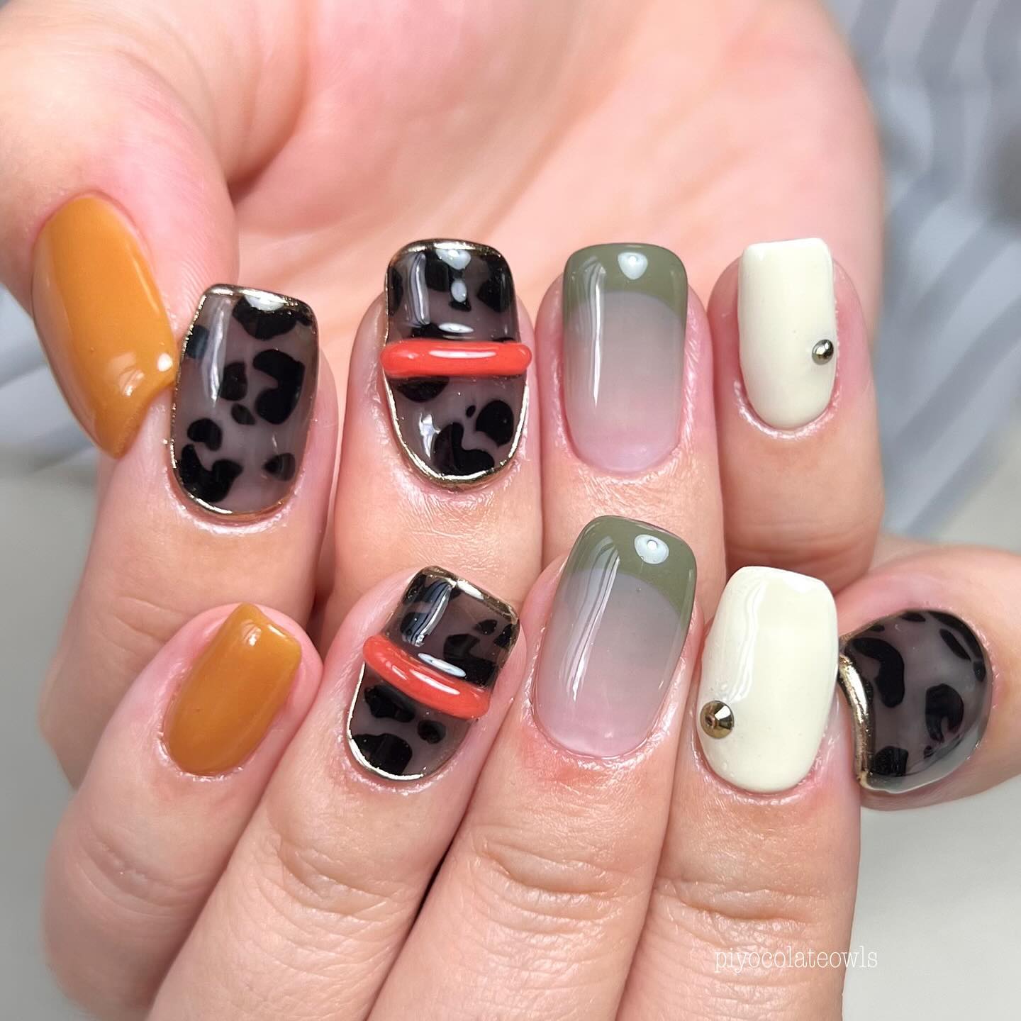 投稿が溜まっております🙏
何を使ったのか写真も撮り忘れておりました🙇‍♀️
タグ付けは記憶の範囲で致します…🤔

ヒョウ柄なのかレオパード柄なのか
毎年いまだに分かりません。。。

#インクネイル#カラフルネイル#colorfulna