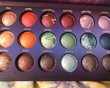 bh cosmetics Galaxy Chic Baked Eyeshadow Paletteのクチコミ「これぞ見た目買い！！！

アメリカで購入したギャラクシーアイシャドウです！！！

私、、、宇宙.....」（2枚目）