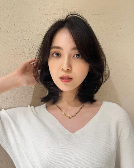 HARUNA on LIPS 「鎖骨ロブにふわっと低めのレイヤー💓💓この長さも低めのレイヤーで..」(5枚目)