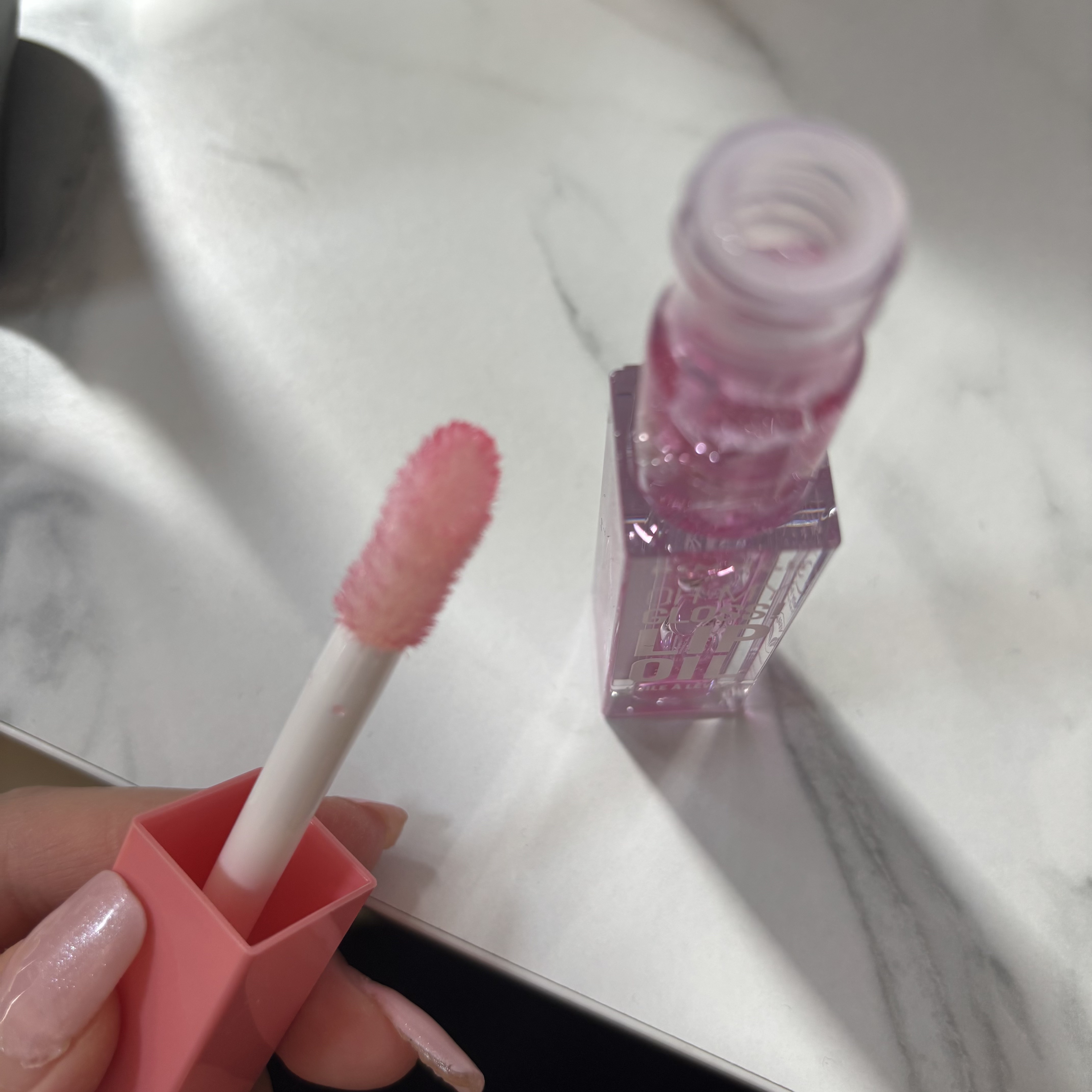 オーマイグロス リップオイル 001 ピンクフラッシュ(スイカの香り)/リンメル ロンドン/リップグロスを使ったクチコミ（3枚目）