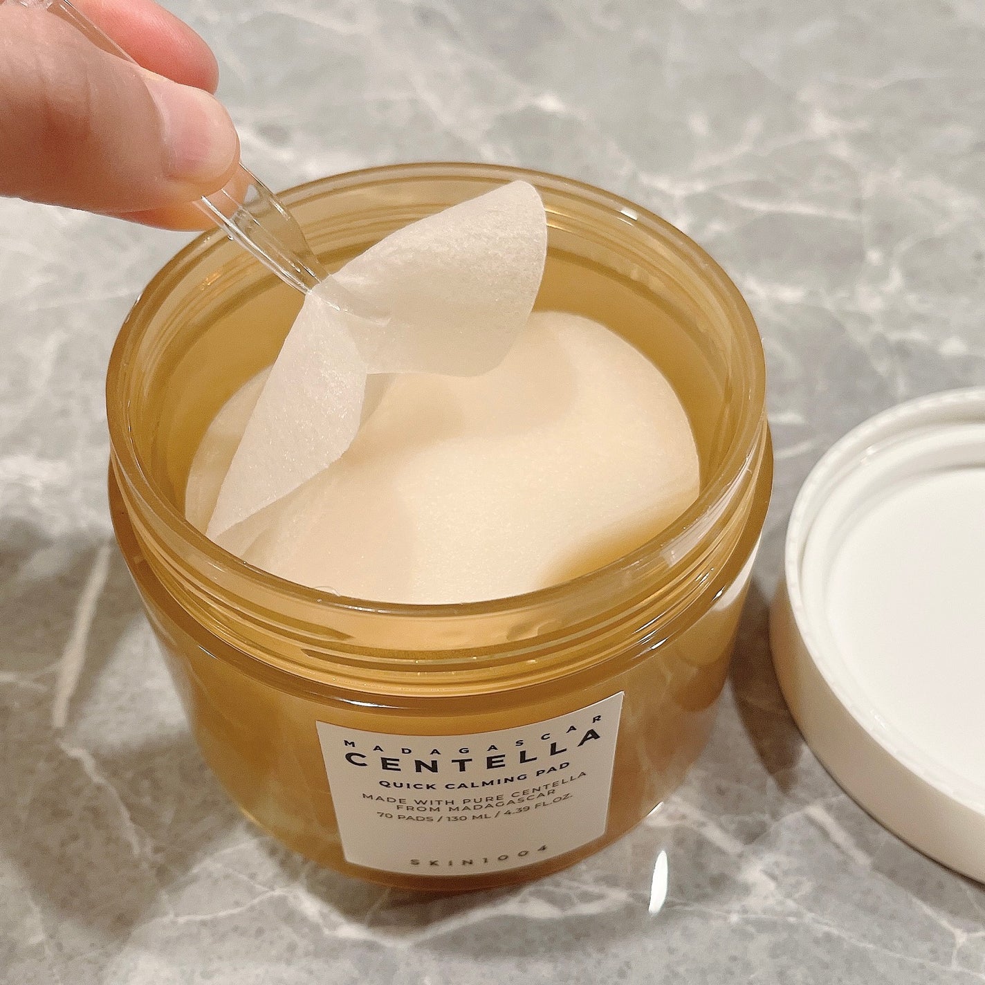 anela on LIPS 「使いやすくて保湿力バッチリ!パッドが美容成分にたっぷり浸かって..」(2枚目)