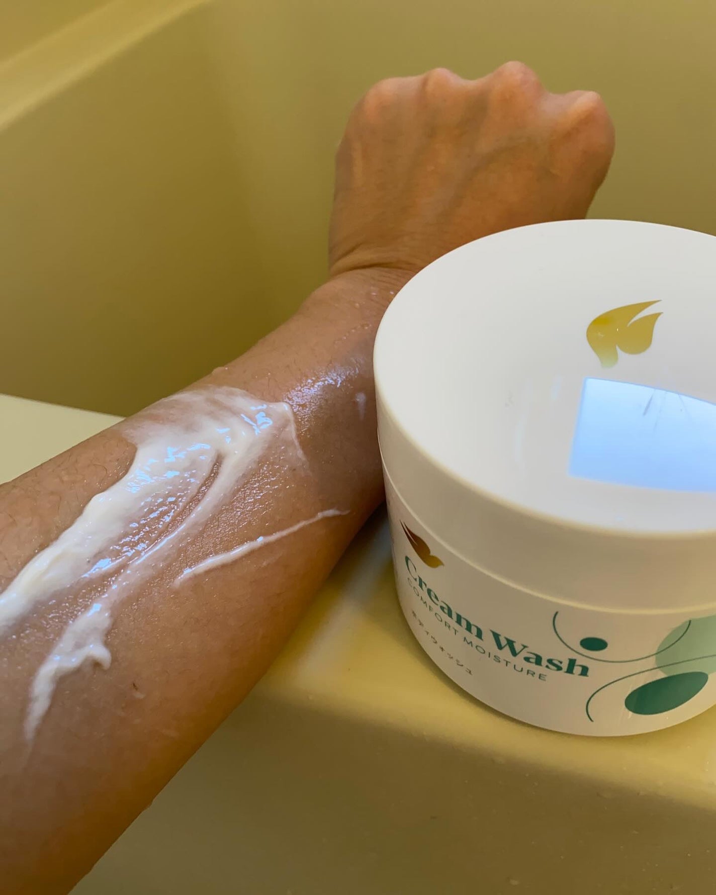 ダヴ クリームボディウォッシュ コンフォートモイスチャー/ダヴ/ボディソープを使ったクチコミ(4枚目)