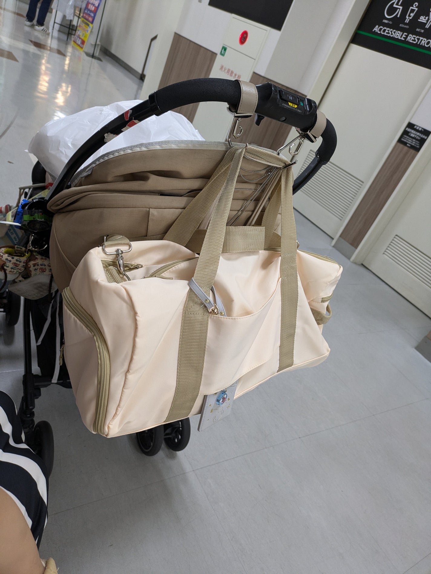 真紅 on LIPS 「ボストンバッグ アイボリーをお試しさせて頂きました。『商品説明..」(1枚目)