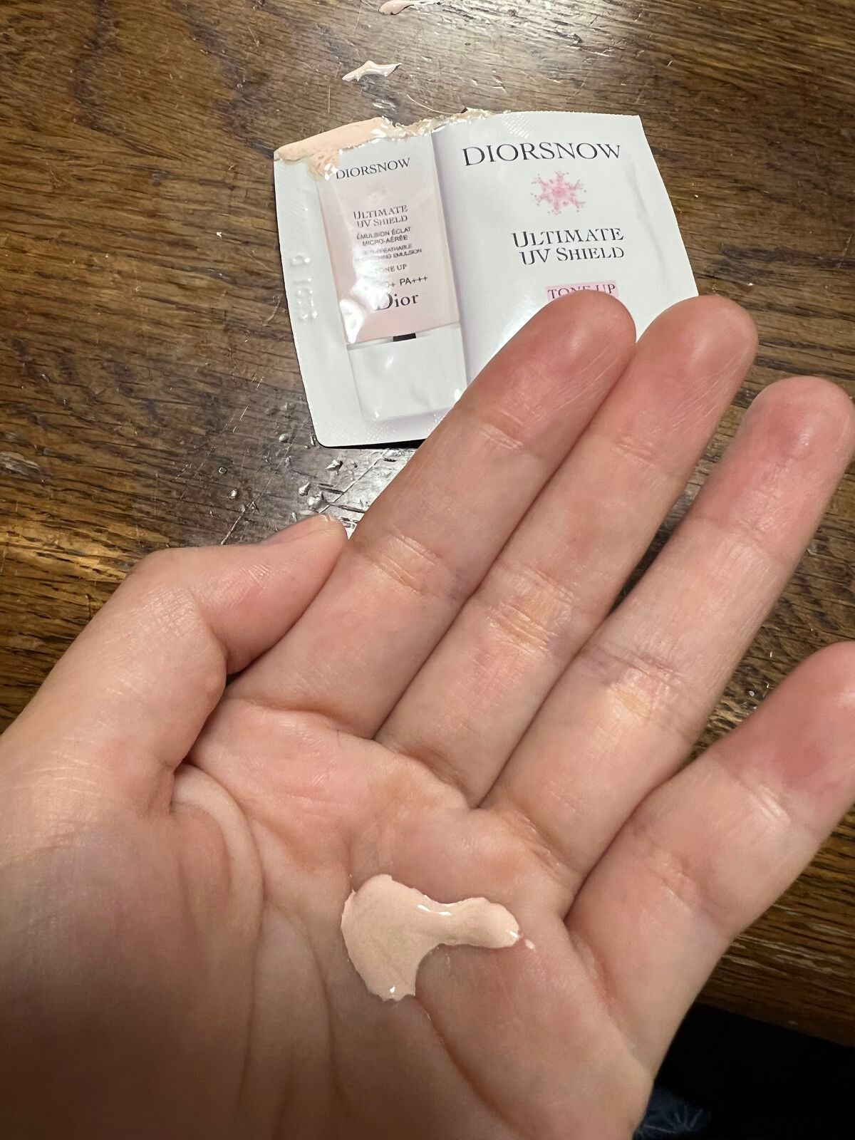 【旧】スノー UVシールド トーンアップ 50+/Dior/日焼け止めミルクを使ったクチコミ(2枚目)