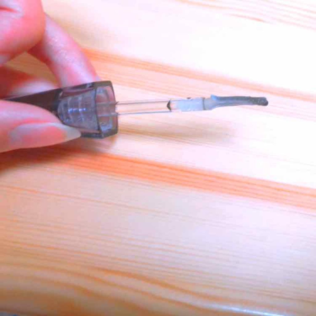 LIP38℃ +UnFrame<ホログラフィック>/UZU BY FLOWFUSHI/リップグロスを使ったクチコミ（2枚目）