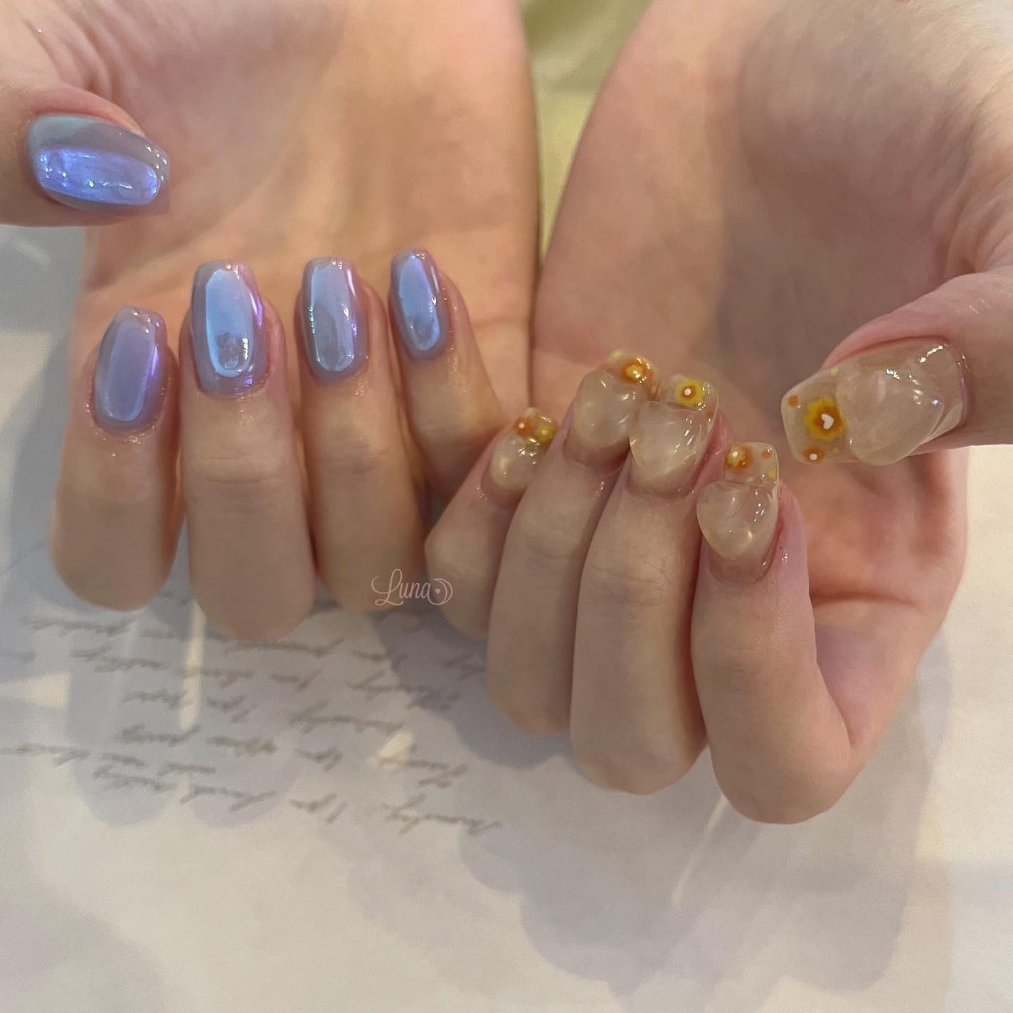 Iuna. Mizuki on LIPS 「.グッズの色味とイラストイメージで🌼#nail#nailsta..」(2枚目)