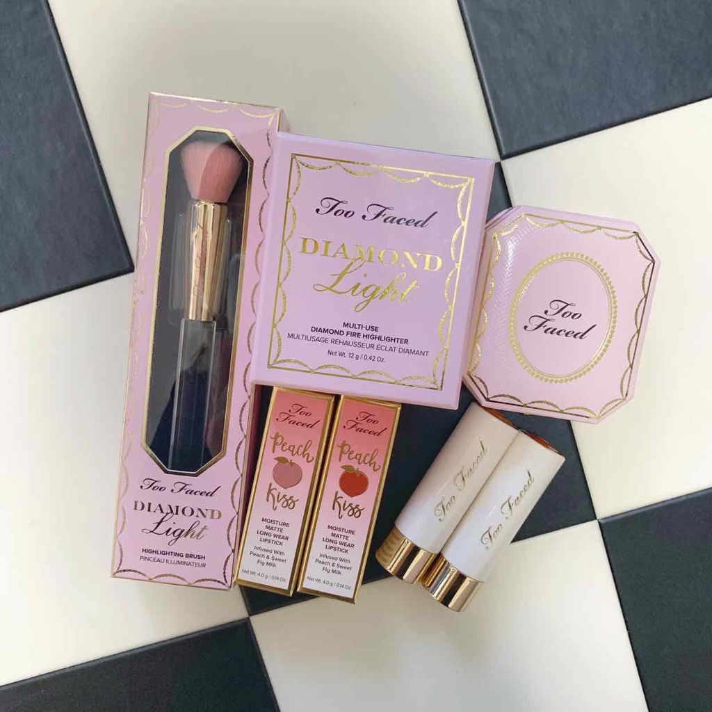 ジューシー マット ロングウェア リップスティック ディスローブド/Too Faced/口紅を使ったクチコミ（1枚目）