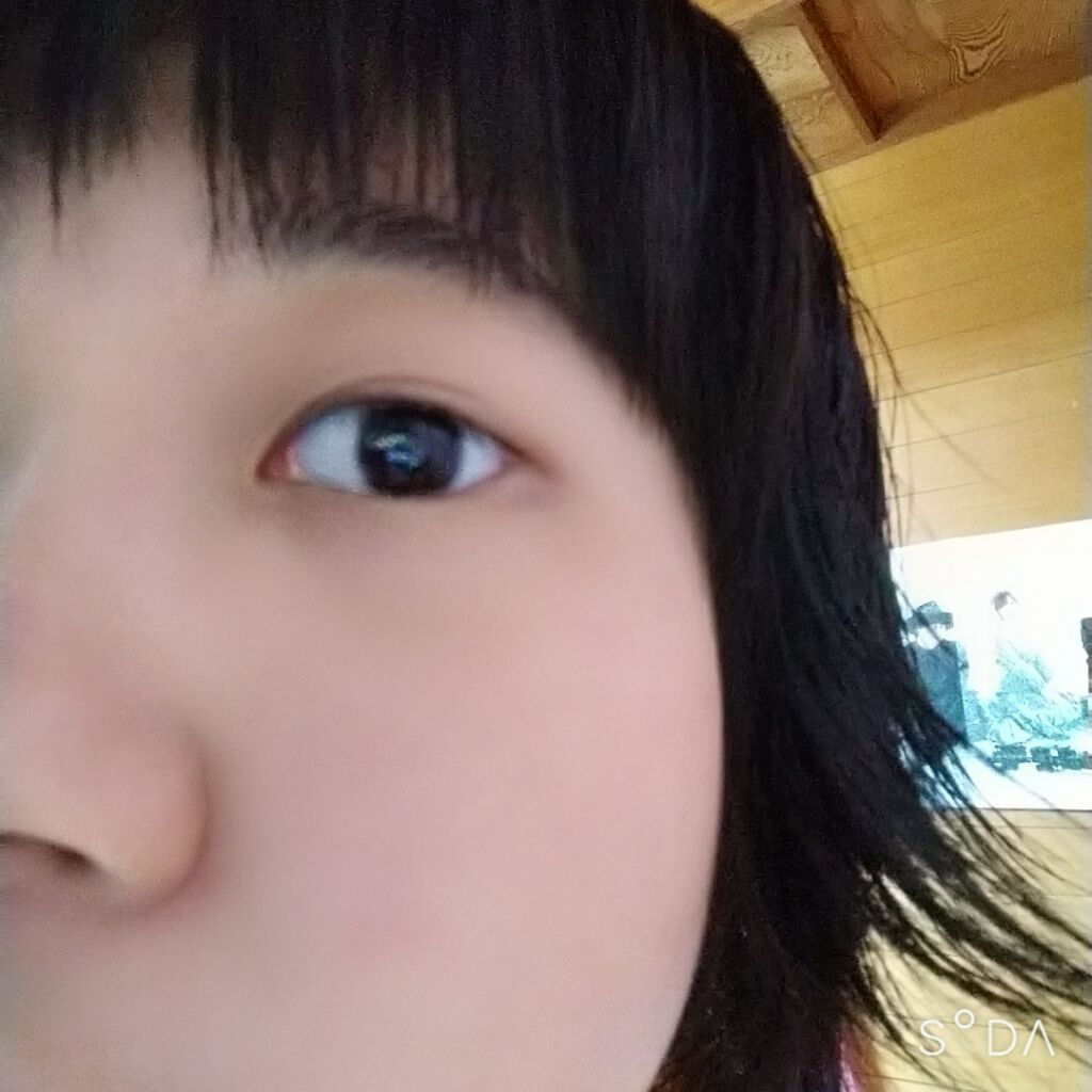 なんかこっちの目だけ二重(?)になったんだけど笑

ここ何週間か昼間は両面タイプのアイテープで過ごしてたのよね。
癖付けだけでマッサージはしてないよ😉
未だに夜の癖付けは続けてます！
左目がなかなか二重にならない…💧

#二重#癖付け#