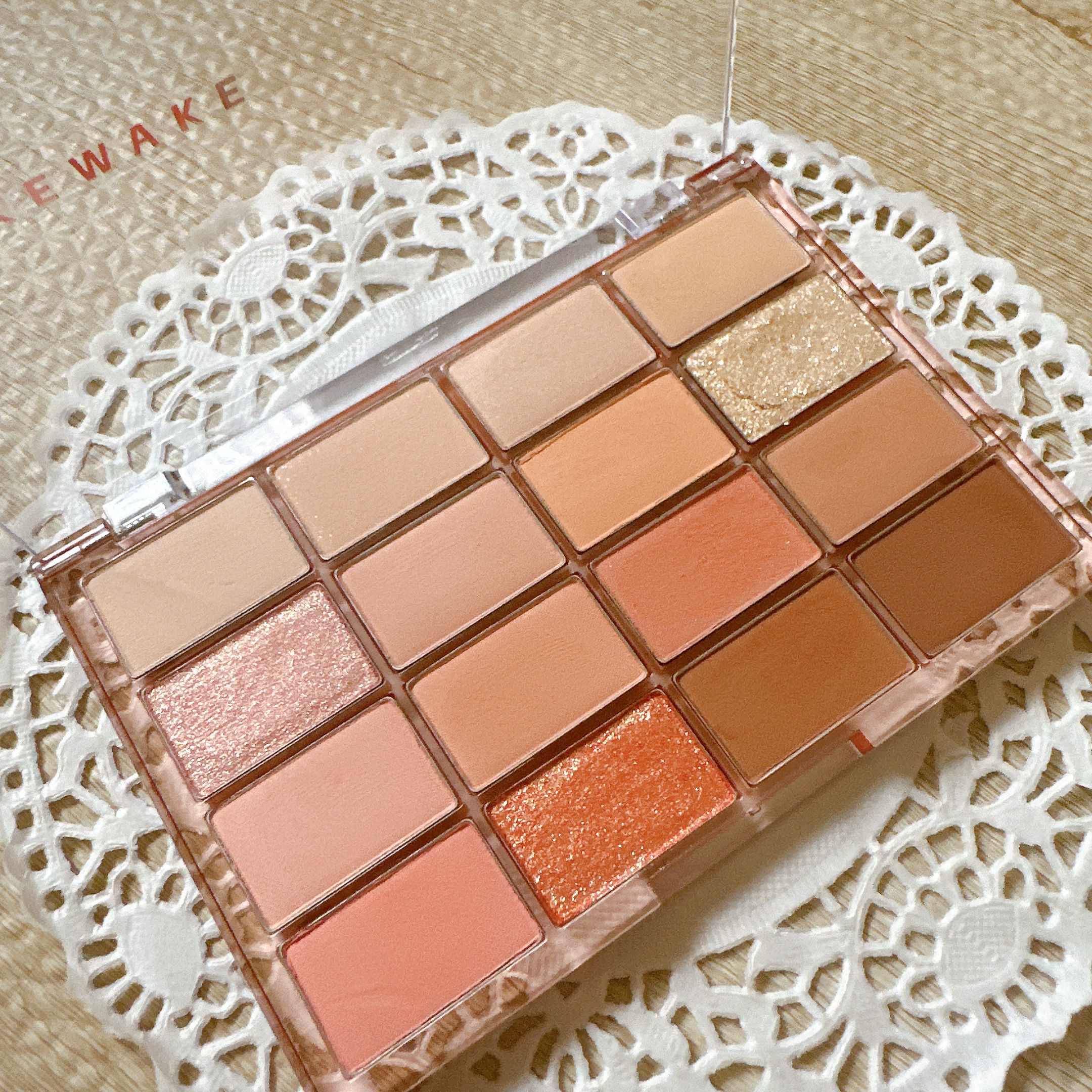 ソフトブラーリングアイパレット/wakemake/アイシャドウパレットを使ったクチコミ（2枚目）