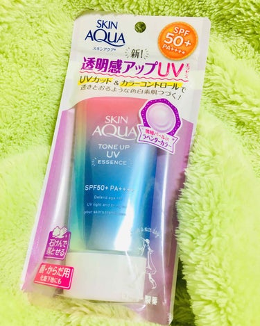 LIPSでも話題の日焼け止め☀️
スキンアクア、トーンアップUVエッセンス🐧

SPF50＋
PA++++
の、スパーウォータープルーフなのに、
石鹸で落とせる優れもの🌟

紫のコントロールカラーを購入