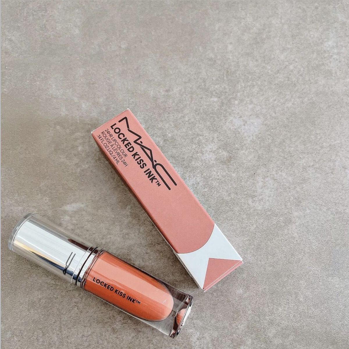 M·A·C ロックド キス インク リップカラー メティキュラス（ミッドトーン ヌード）/M・A・C/口紅を使ったクチコミ（1枚目）