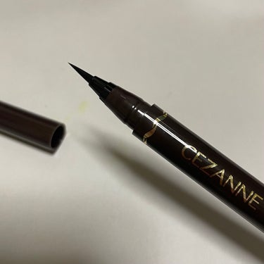 CEZANNE 極細アイライナーEX 
00ブラウンブラック

お手頃価格で品質良し🙆‍♀️

手元にひいて10回くらい擦ってみましたが、
若干薄くなるだけでラインが消えてしまうことはありません。
涙に