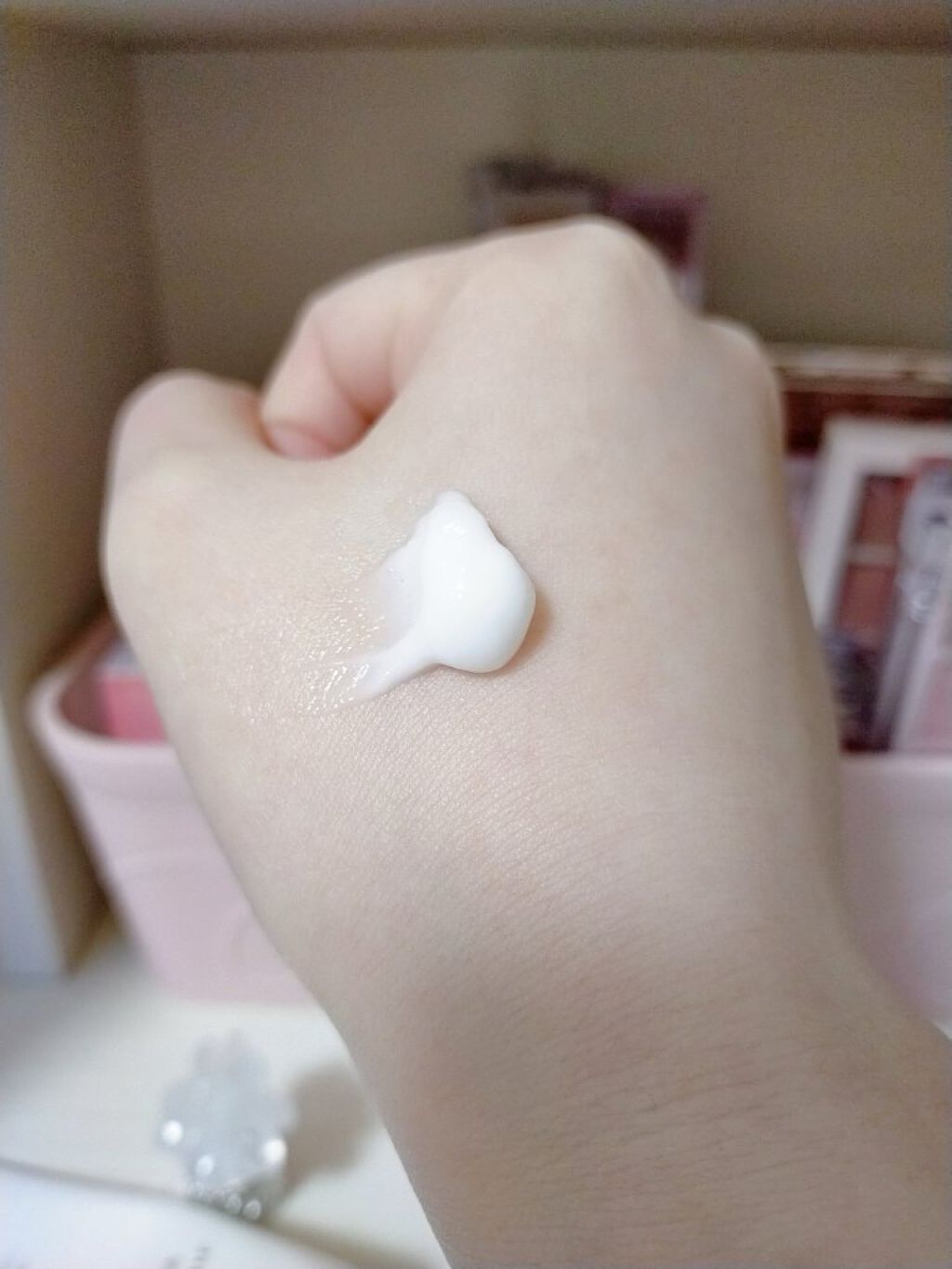 クリスタルブルーム スノー パフュームド ハンドクリーム/JILL STUART/ハンドクリームを使ったクチコミ（3枚目）