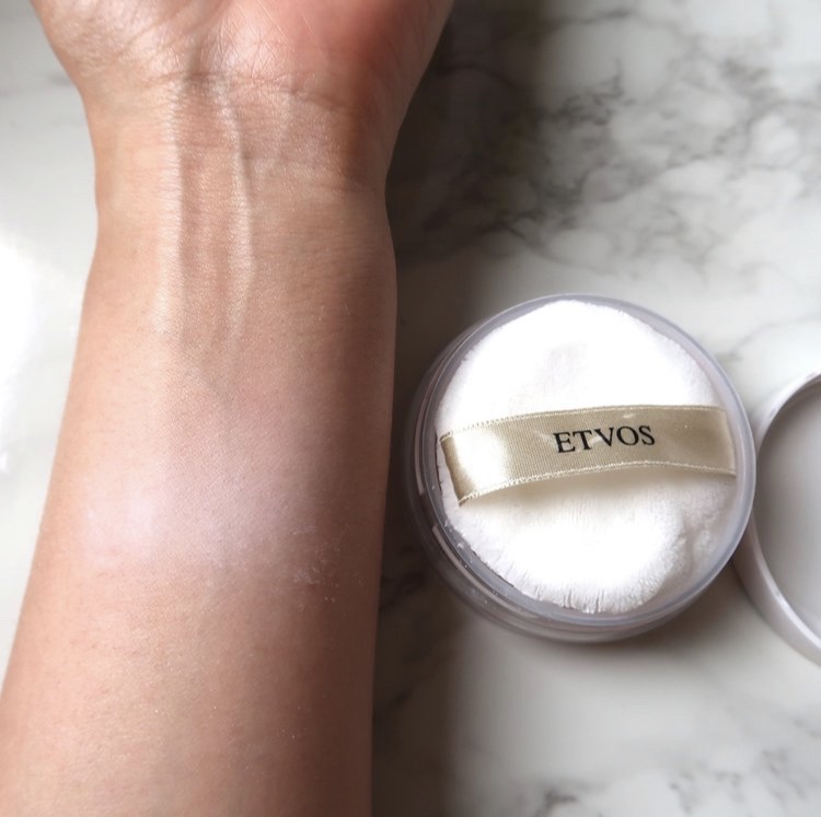 ミネラルUVパウダー ペールラベンダー(松尾たいこ氏限定デザイン)/エトヴォス/ルースパウダーを使ったクチコミ（3枚目）