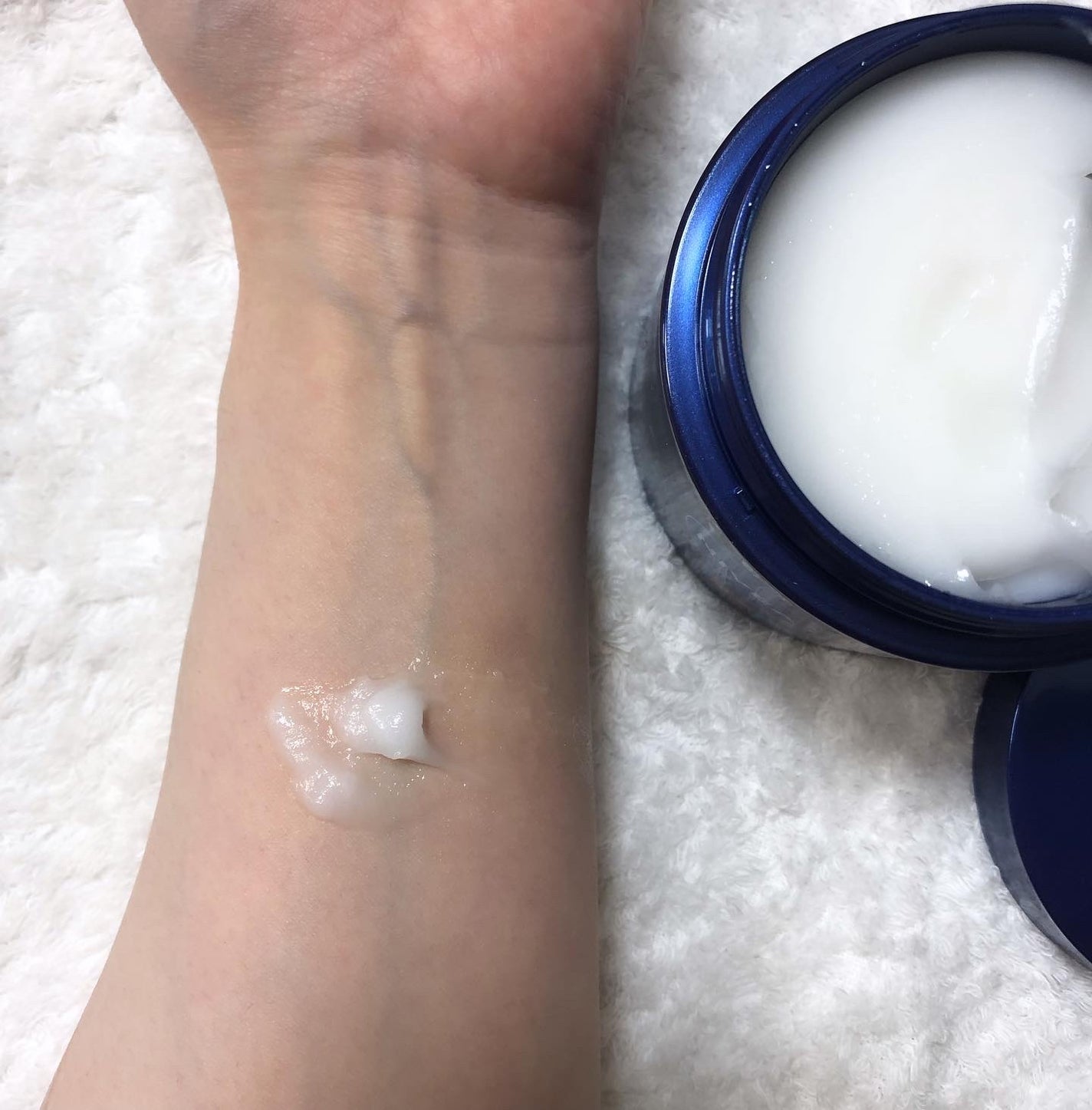 ニベア ロイヤルブルーボディクリーム うるおい密封ケア/ニベア/ボディクリームを使ったクチコミ(4枚目)