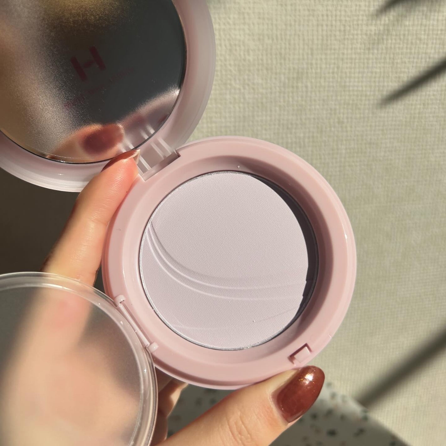 つーちゃん on LIPS 「見た目も可愛い💕持ち運びもできるパウダー🌷@hince_off..」(9枚目)