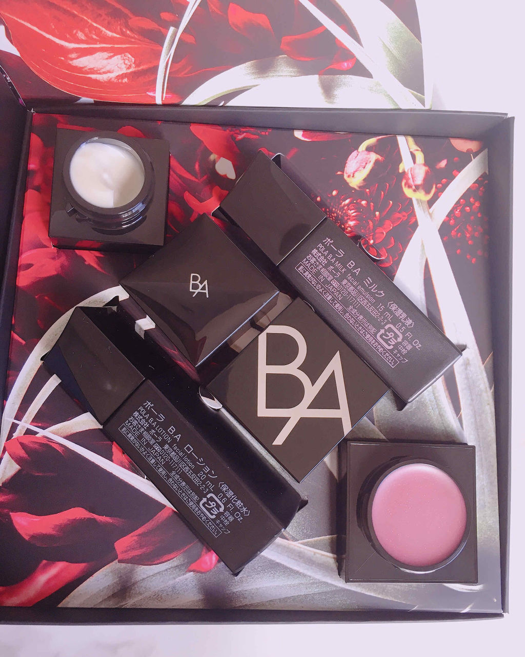 B.A リミテッド コレクションのクチコミ「クリスマスコフレ第4弾❄☃🎅🎁💕🎄🎂✨


大好きポーラから♡
化粧水かアイゾーンクリームのど.....」（2枚目）