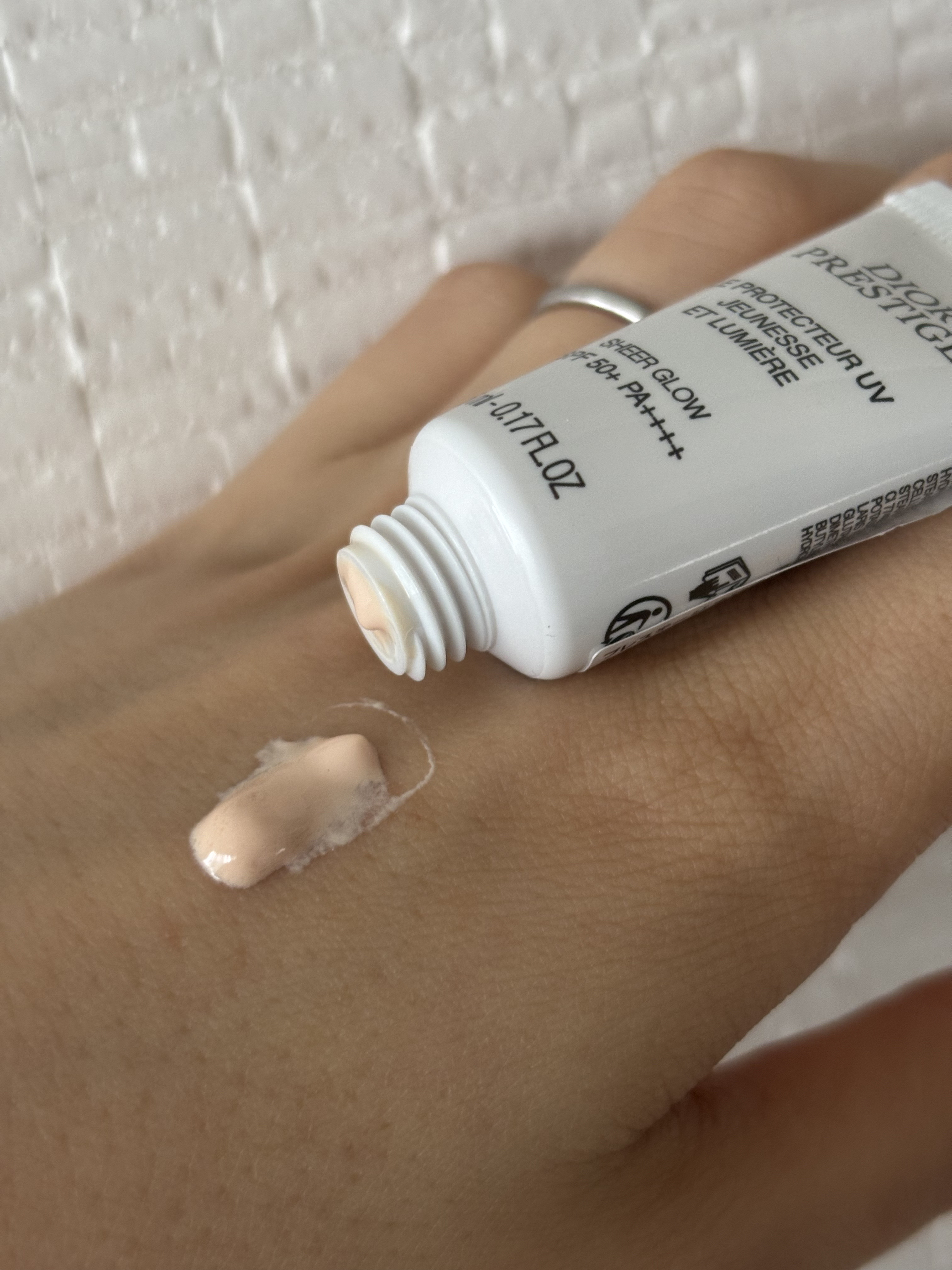 プレステージ ホワイト ル プロテクター ＵＶ ルミエール シアーグロー/Dior/化粧下地を使ったクチコミ（3枚目）