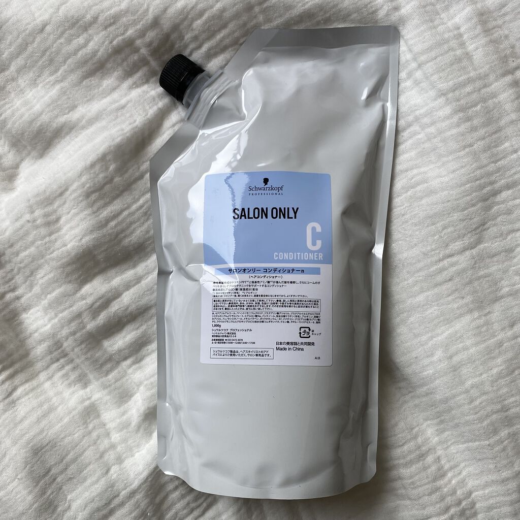 大容量サイズでコスパ◎なコンディショナー👌🏻

シャンプーとセットで購入したものです。
シャンプーと同様1000gという大容量サイズで
コスパも良くモチも良いです。

使い心地としては良くも悪くも普通で
保湿力やダメージケア力がそこまで