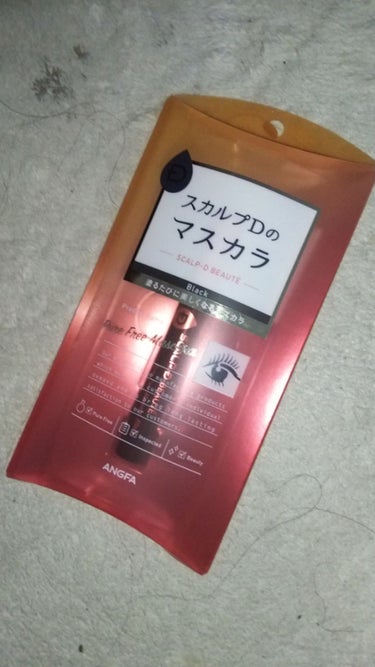 スカルプDマスカラ使いました。
根元から左右に動かしつつまつ毛を上げて行き、毛先でしばらくキープすると、綺麗なカーブが形成されるとの説明書でした
宜しいのではないでしょうか。
おばちゃんなので、まだ写真