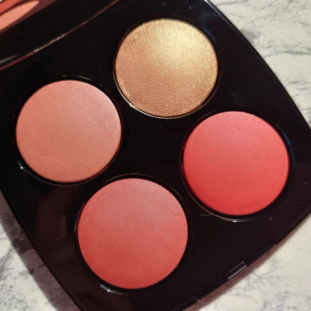 レ キャトル ルージュ ユー エ ジュ /CHANEL/アイシャドウパレットを使ったクチコミ(3枚目)