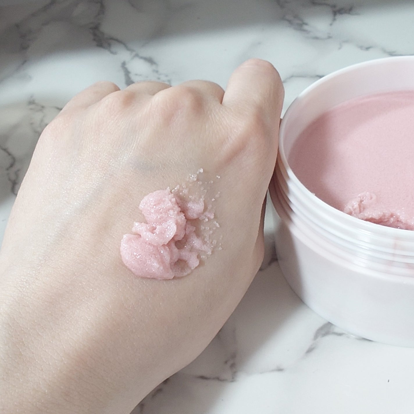 キューミースウィートボムタラソスクラブ ピオニーブーケの香り/AGARISM/ボディスクラブを使ったクチコミ(4枚目)