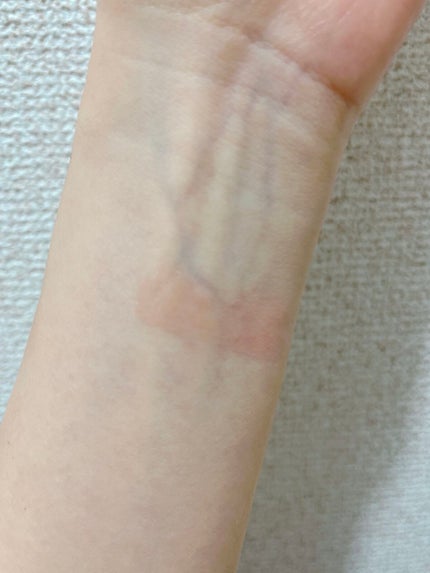 モイストピュアカラーリップ/ニベア/リップクリームを使ったクチコミ(4枚目)